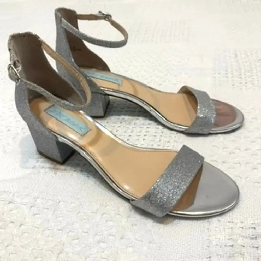 Blue by Betsey Johnson MIRI 8.5 silver glitter heeled sandal 3068